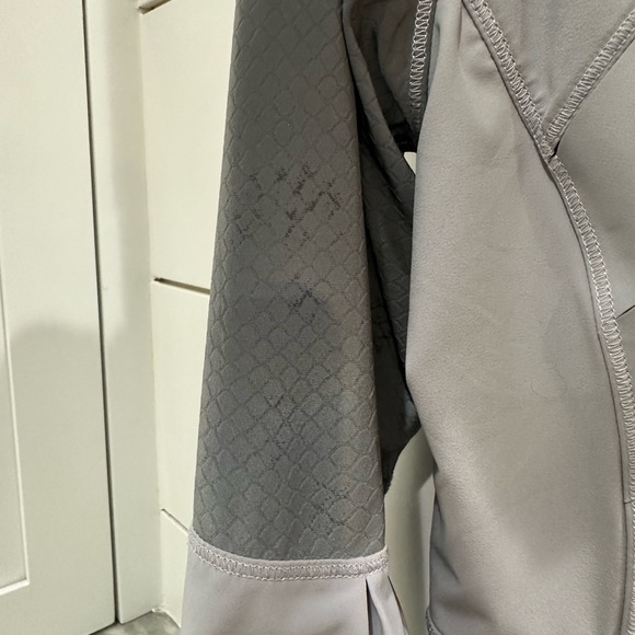 (2186) LULULEMON LIGHT SPEED JACKET Sz 6 ** Mild Flaw - Picture 9 of 15